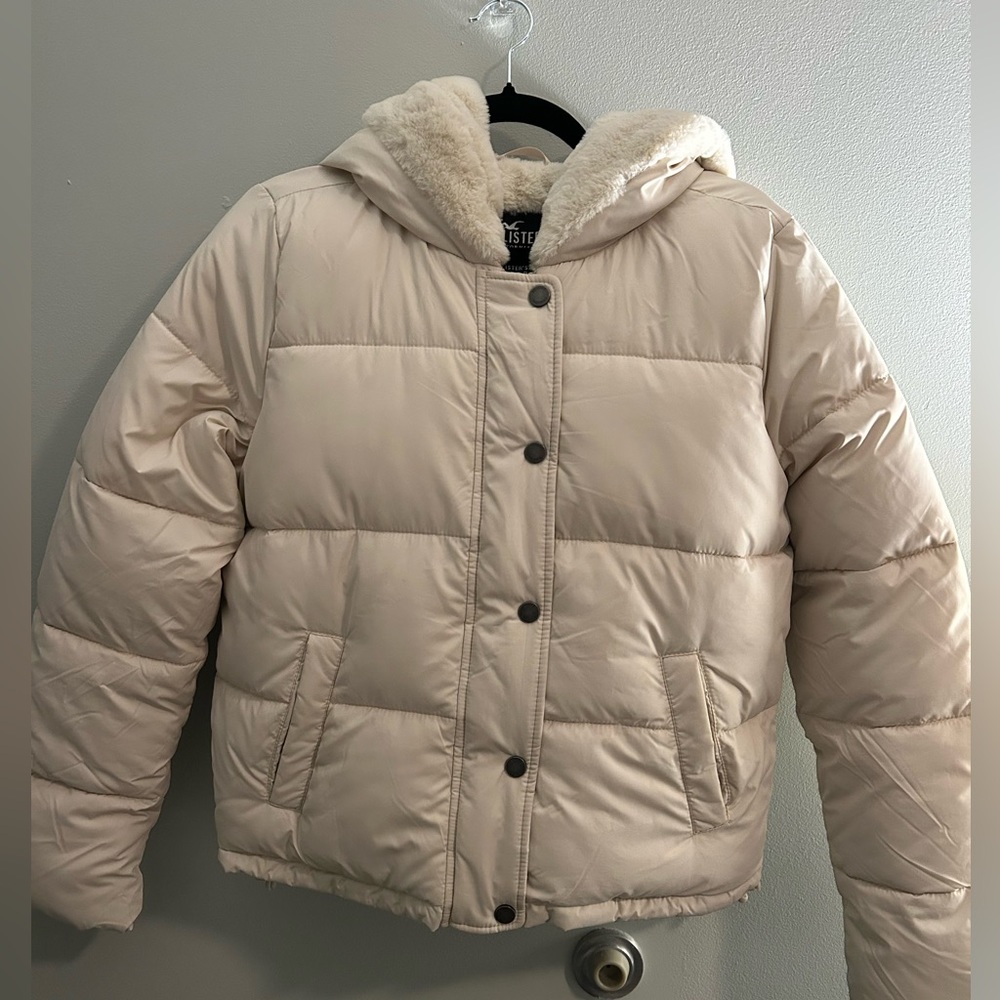 White Hollister Cropped Puffer Jacket